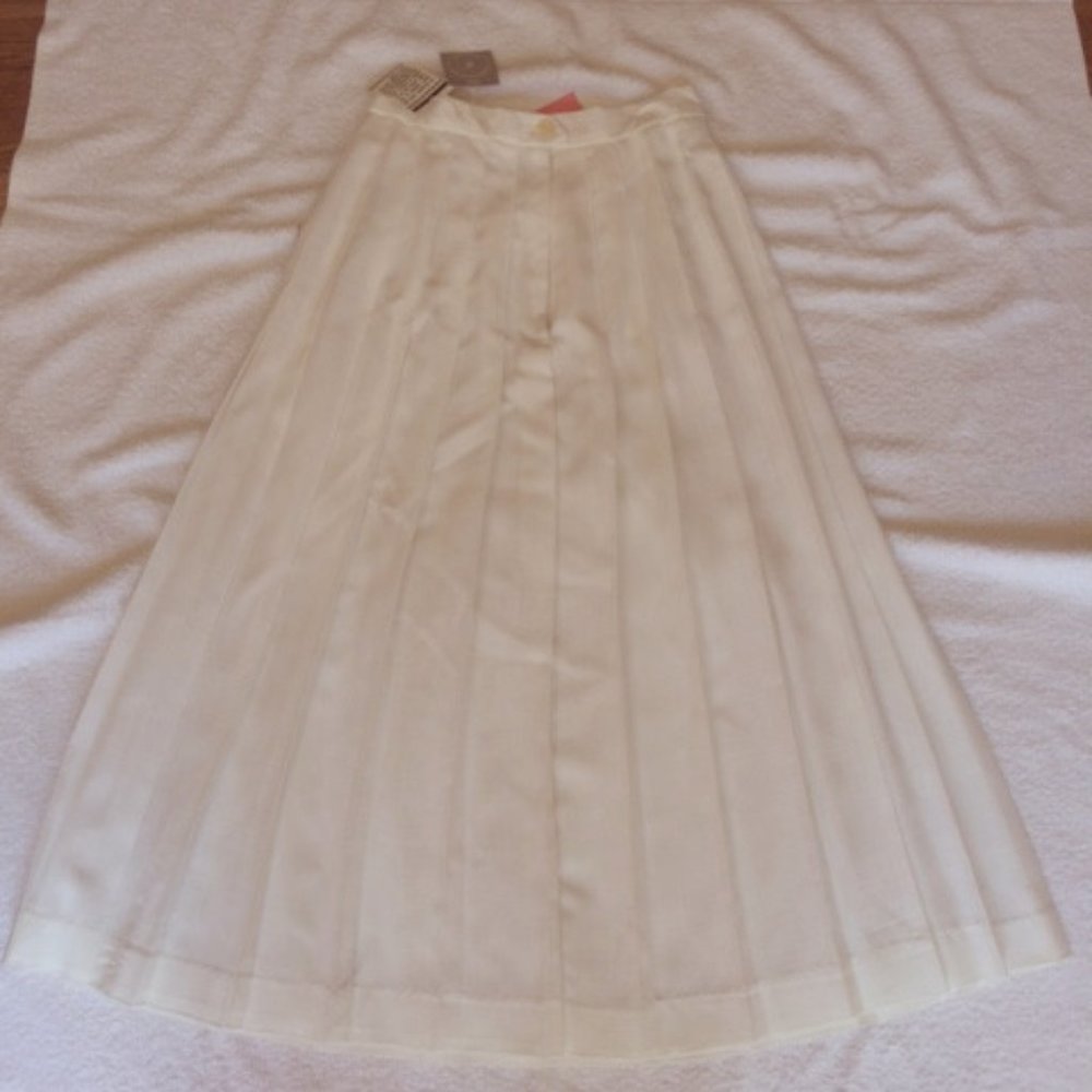 Nordstrom Skirt - Perfect Condition - Just needs to be Ironed.